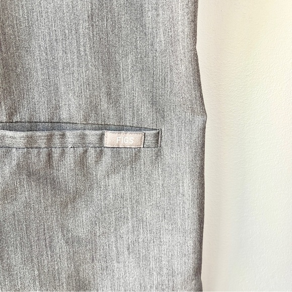 FIGS Grey Scrub Top - Picture 4 of 5